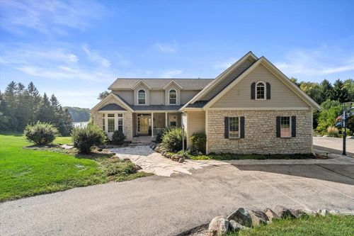 N5463 Stone Hedge Lane, Fredonia, WI, 53021 | Card Image