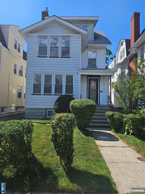 275 S Burnett St, East Orange, NJ, 07018-2502 | Card Image