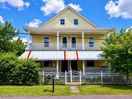 211 Chamberlain St, Plains, PA, 18705-2321 | Card Image