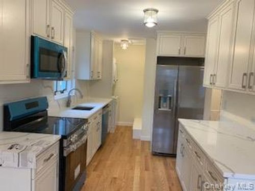 20840 15th Dr, Bayside, NY, 11360-1135 | Card Image