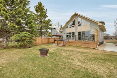 33 Lakeshore Dr, House detached with 4 bedrooms, 3 bathrooms and 8 parking in Crystal Springs AB | Image 1