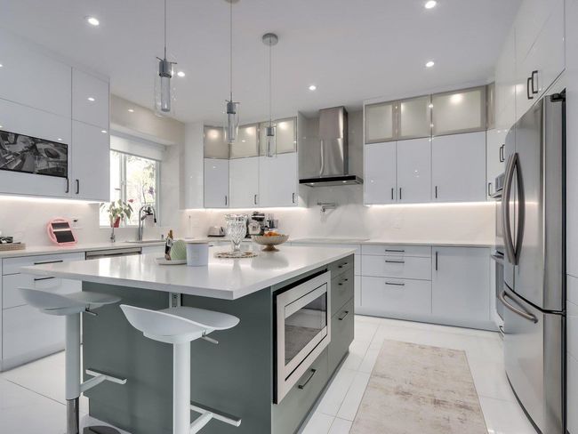 108 Sycamore Dr, House other with 5 bedrooms, 4 bathrooms and 4 parking in Port Moody BC | Image 12
