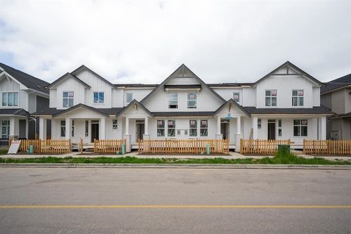 20521 76 Ave, Langley, BC, V2Y3T1 | Card Image