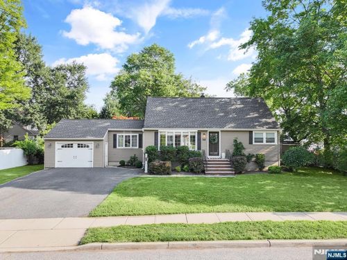 42 W Franklin Ave, Pequannock, NJ, 07440-1525 | Card Image
