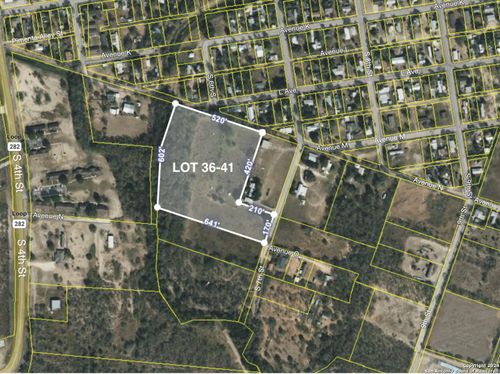 1075 7th St, Poteet, TX, 78065-5426 | Card Image