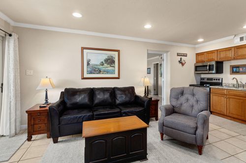 316-500 N Market St, New Braunfels, TX, 78130-5034 | Card Image