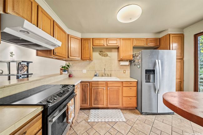 Behold, a kitchen with tons of storage. No more fighting with the air fryer for counter space. | Image 11