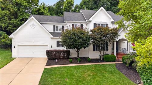 587 Eagle Manor Ln, Chesterfield, MO, 63017-2692 | Card Image