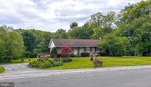 462 Memorial Hwy, Fleetwood, PA, 19522-8956 | Card Image