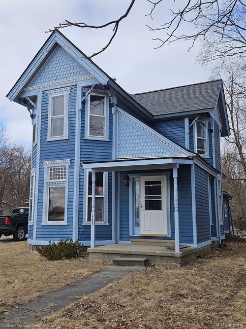 142 W Maple St, Vassar, MI, 48768-1204 | Card Image
