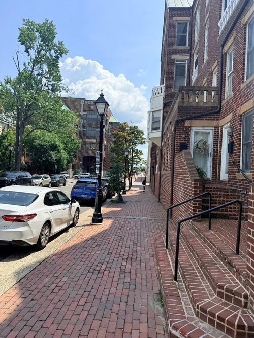 cs107-120 Cameron St, ALEXANDRIA, VA, 22314-2677 | Card Image