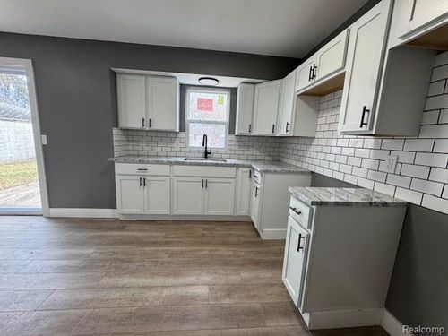 4008 Winona Street, Flint, MI, 48504 | Card Image
