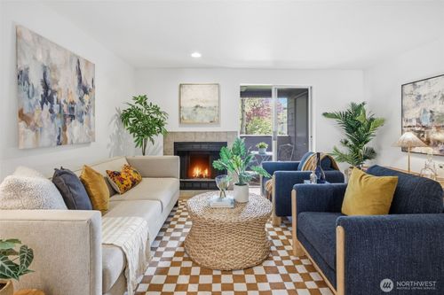 d35-170 Newport Way Nw, Issaquah, WA, 98027-3102 | Card Image