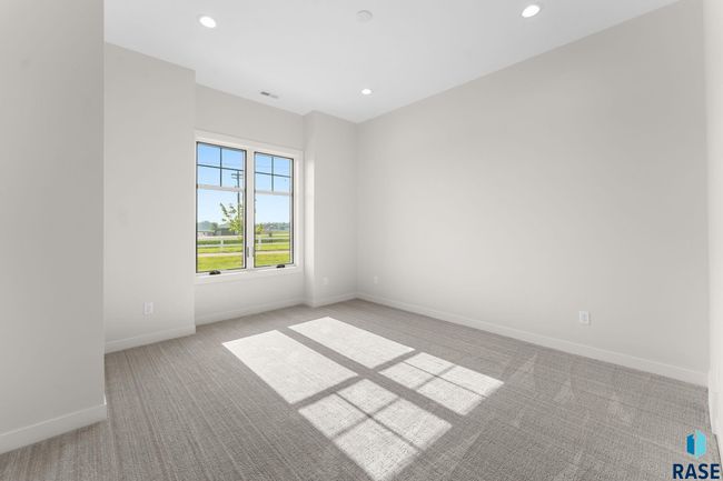 106 N Bryggen Pl, Townhouse with 3 bedrooms, 3 bathrooms and null parking in Sioux Falls SD | Image 7