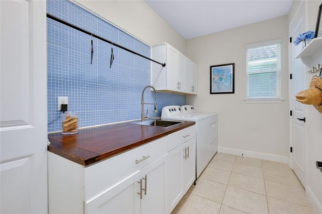 11560 Tapestry Ln, House other with 3 bedrooms, 3 bathrooms and null parking in Venice FL | Image 46