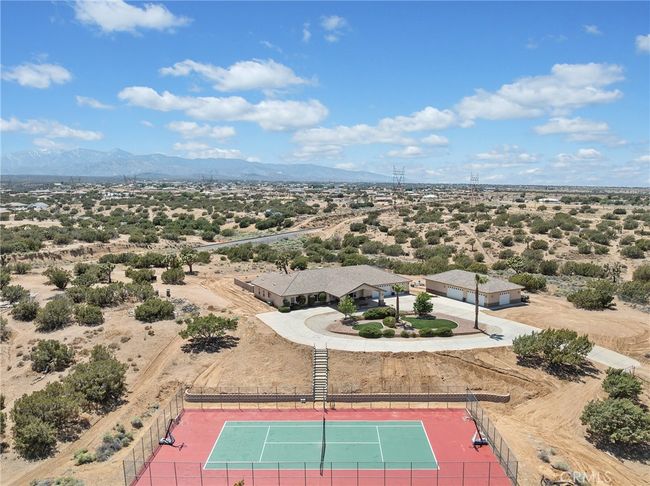 8650 Verbena Rd, House other with 4 bedrooms, 4 bathrooms and 7 parking in Oak Hills CA | Image 6