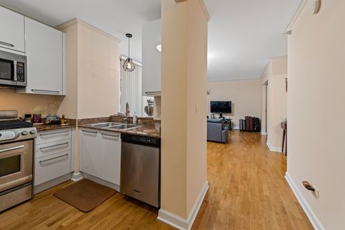 904-420 E Waterside Dr, Chicago, IL, 60601-8004 | Card Image