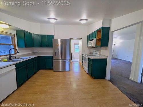 2760 Melvin Ave, Rochester Hills, MI, 48307-4852 | Card Image