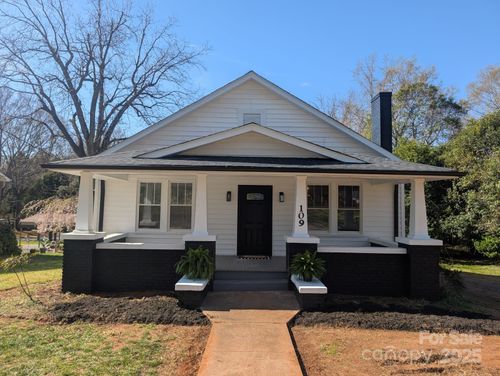 109 W D St, Newton, NC, 28658-3335 | Card Image