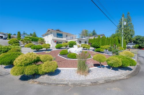 {{alt}} | Card Image