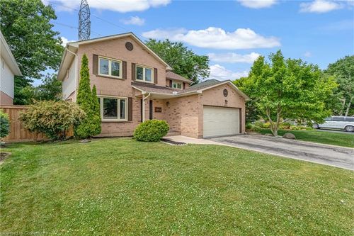 2054 Hunters Wood Dr, Burlington, ON, L7M2V1 | Card Image