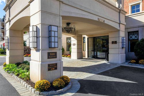 unit-5014-5000 Royal Ct, North Hills, NY, 11040-2643 | Card Image