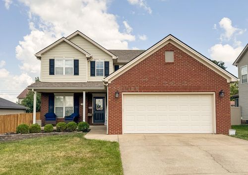 137 Lansdowne Dr, Nicholasville, KY, 40356-8235 | Card Image