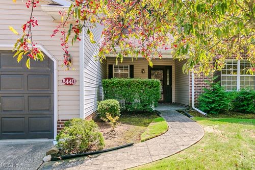 8440 Bartley Ln, Mentor, OH, 44060-2291 | Card Image