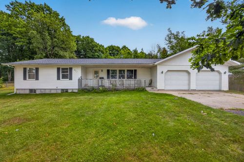 911 Scott Dr, Cadillac, MI, 49601-2569 | Card Image