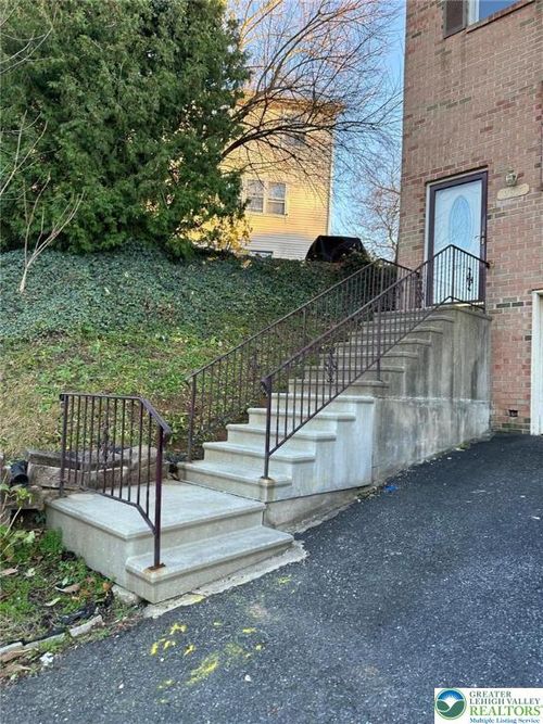 235 Vista Dr, Easton, PA, 18042-7211 | Card Image