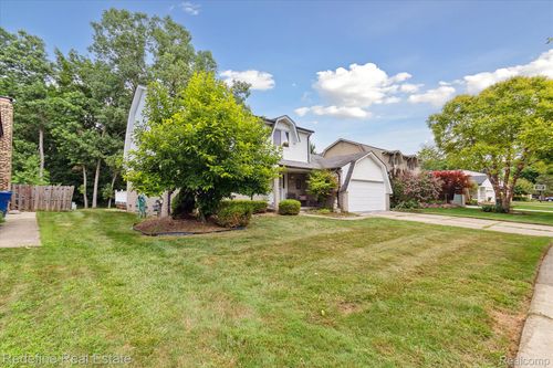 45900 Gainsborough Dr, Canton, MI, 48187-1524 | Card Image