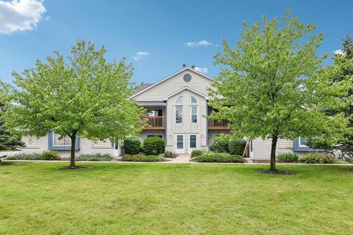 2-W240N2550 E Parkway Meadow Circle, Pewaukee, WI, 53072 | Card Image