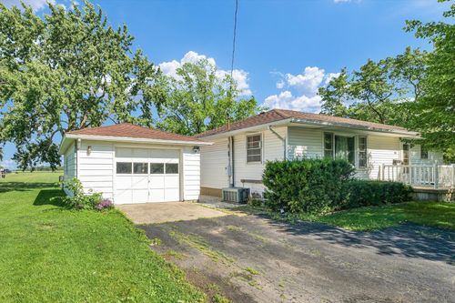 104 S Pine St, Buckley, IL, 60918-9089 | Card Image