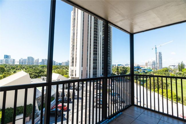 729 - 20301 W Country Club Dr, Condo with 2 bedrooms, 2 bathrooms and null parking in Aventura FL | Image 21