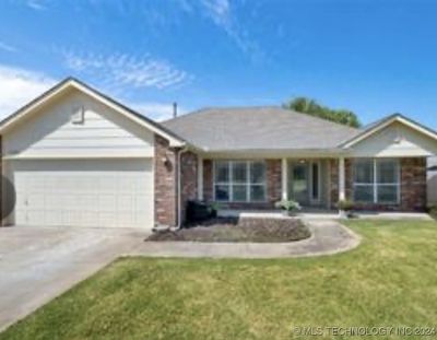 11280 S 277th East Avenue, House other with 3 bedrooms, 2 bathrooms and null parking in Coweta OK | Image 2