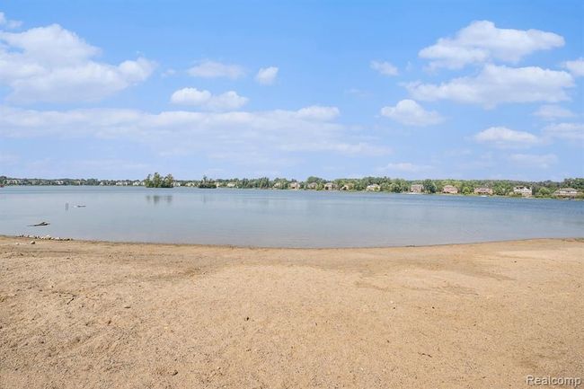 49935 Blackberry Trl, Condo with 3 bedrooms, 3 bathrooms and null parking in Novi MI | Image 32