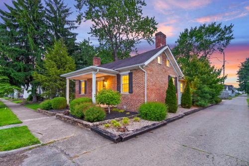 327 E Mound St, Circleville, OH, 43113-1818 | Card Image