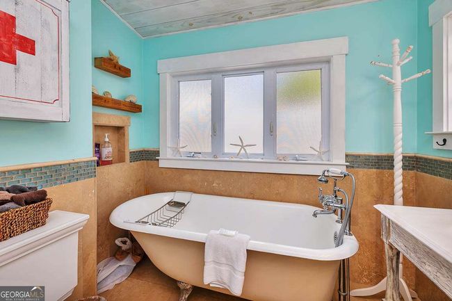 1129 College St, House other with 2 bedrooms, 2 bathrooms and 3 parking in Saint Simons Is GA | Image 18