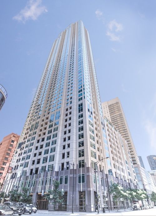 apt-47e-33 W Ontario St, Chicago, IL, 60654-7774 | Card Image