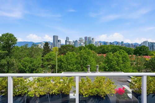 2224 Spruce St, Vancouver, BC, V6H2P3 | Card Image