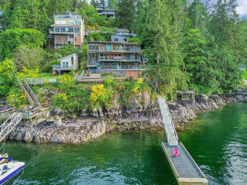 2136 Lockehaven Rd, North Vancouver, BC, V7G1X6 | Card Image