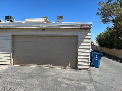 Garage | Image 2