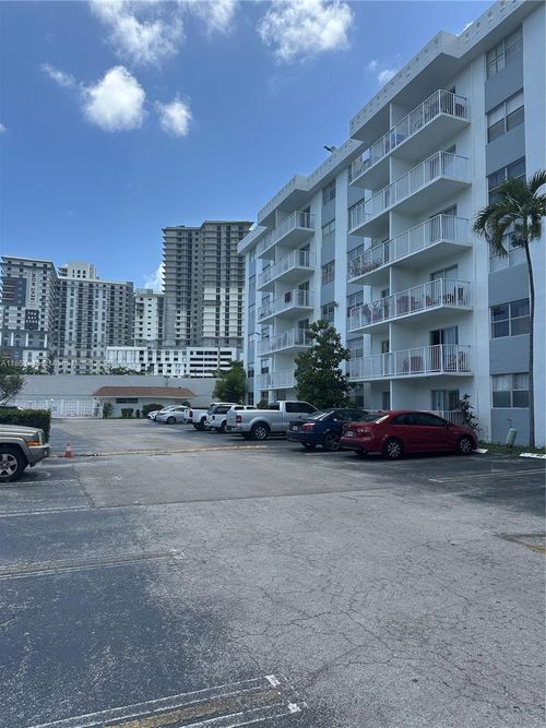 apt-212-16465 Ne 22nd Ave, North Miami Beach, FL, 33160-3724 | Card Image