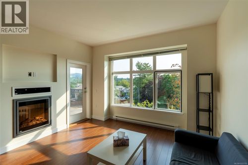 402-4030 Borden St, Victoria, BC, V8X2E9 | Card Image