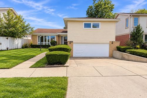 7847 Maple St, Morton Grove, IL, 60053-1650 | Card Image