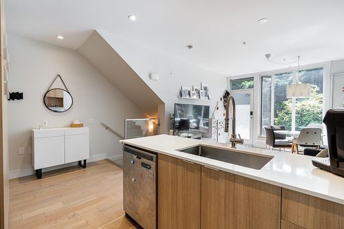 5-531 E 16th Ave, Vancouver, BC, V5T2V1 | Card Image