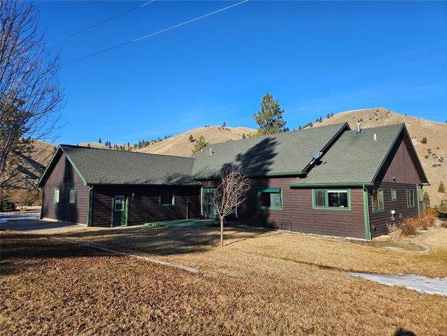 Gallery kitchen is very workable with all the necessary appliances. A propane gas stove with an electric oven is a wonderful plus. There is under the cabinets lighting and stain glass fronts on several of the cabinets. | Image 11