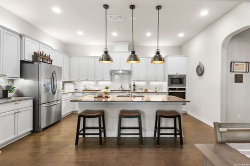 150 Cinnamon Crk, Boerne, TX, 78006-2891 | Card Image