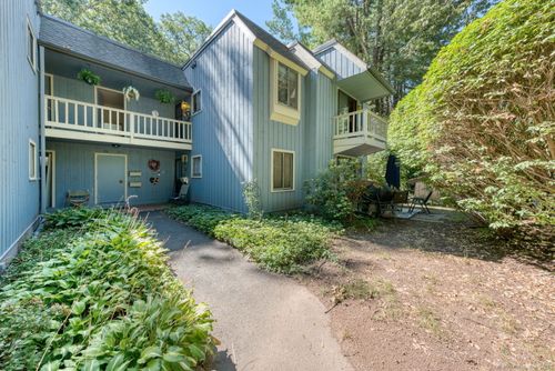 18-18 Coach Dr, Southington, CT, 06489-3440 | Card Image