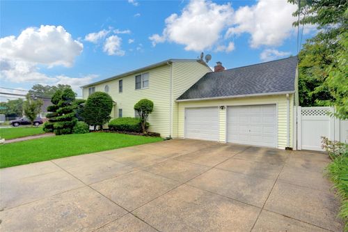 3320 Park Ave, Oceanside, NY, 11572-4352 | Card Image